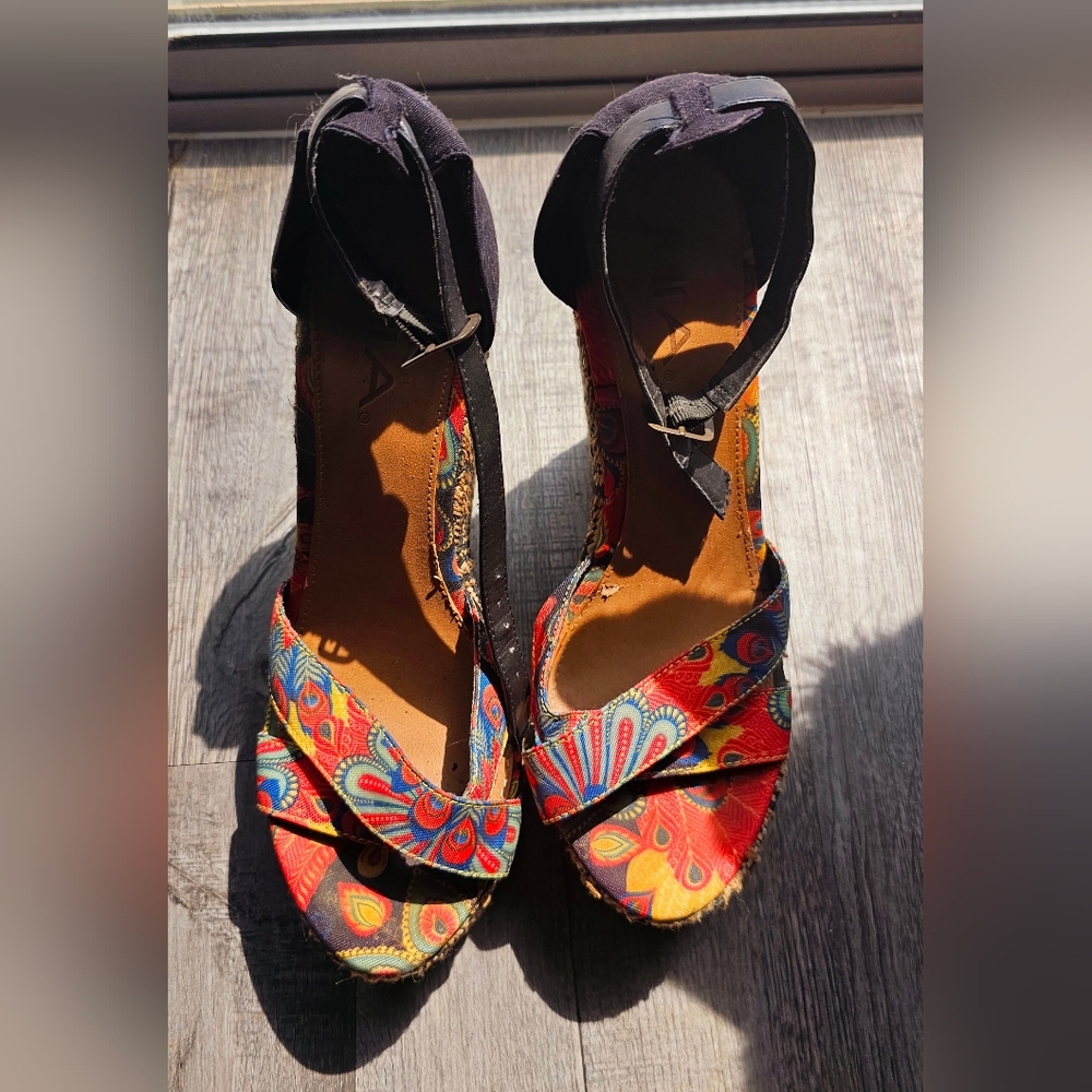 Mia colorful peacock Paisley platform wedges chunky bohemian women's size 10